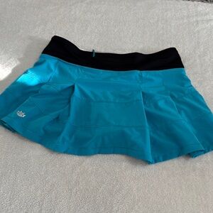 Lululemon Blue running skort w/black waistband and white/black shorts Sea wheeze
